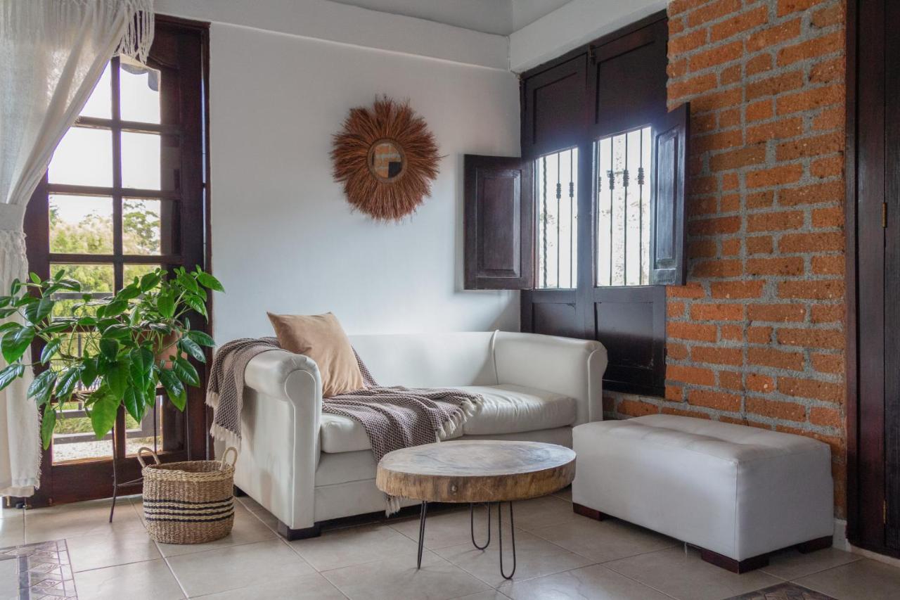 Casa Nostra, Mariana Hotel