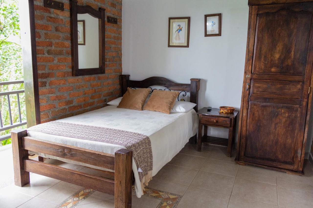 Casa Nostra, Mariana 3*