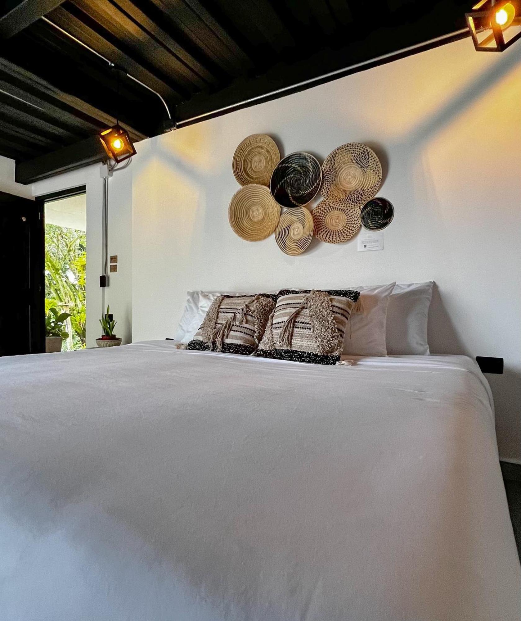 Casa Nostra, Mariana Hotel