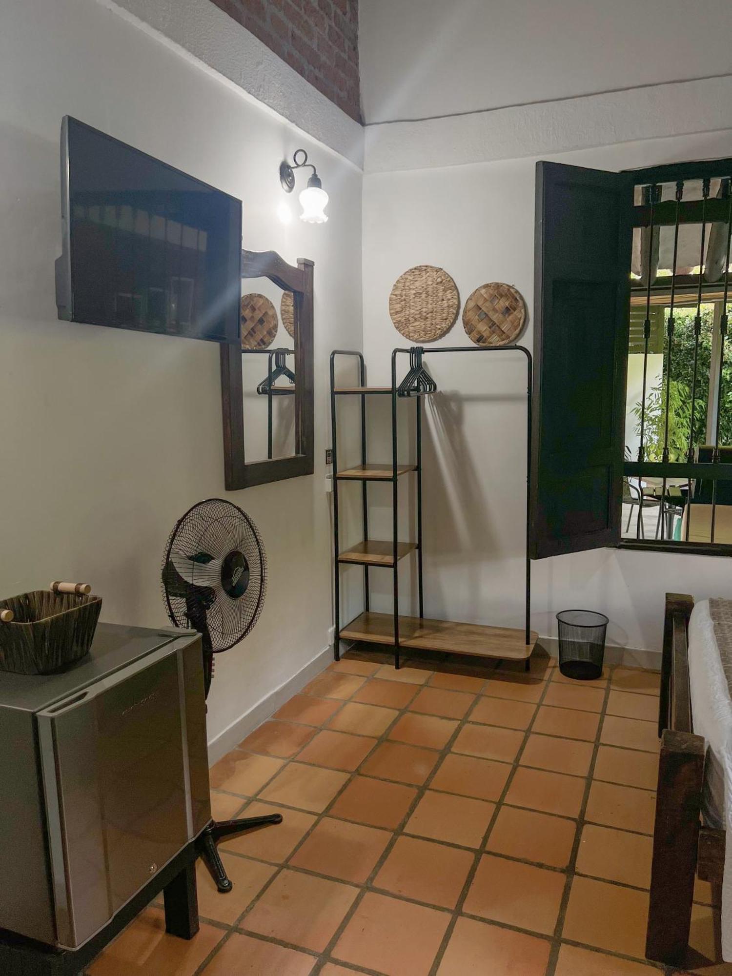 Casa Nostra, Mariana Hotel