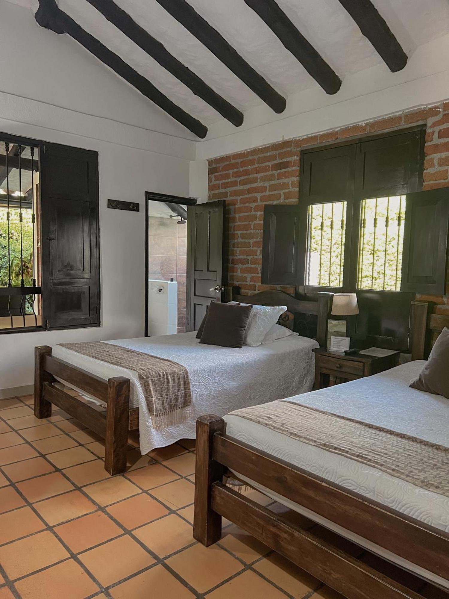Casa Nostra, Mariana Hotel