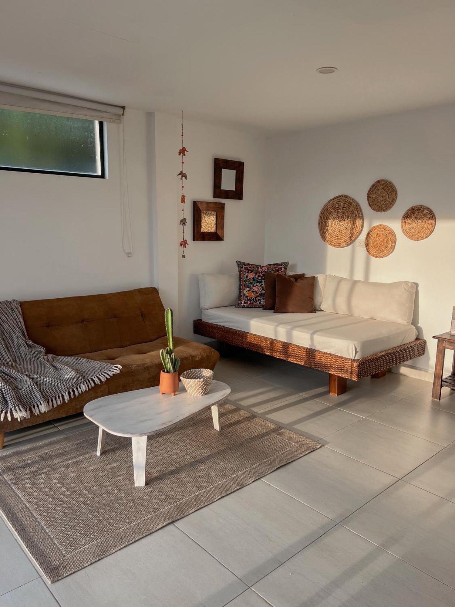Casa Nostra, Mariana Hotel