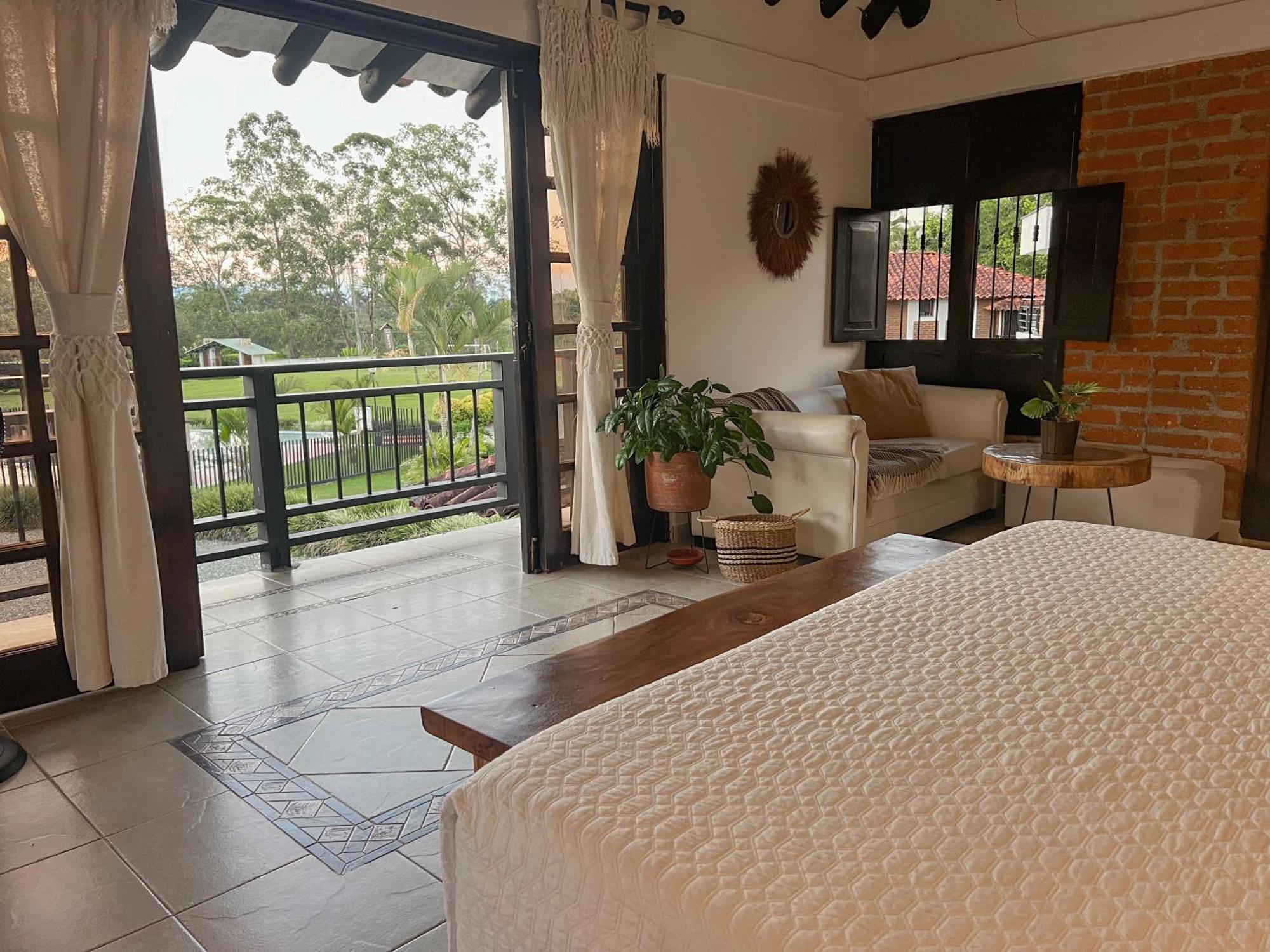 Casa Nostra, Mariana Hotel